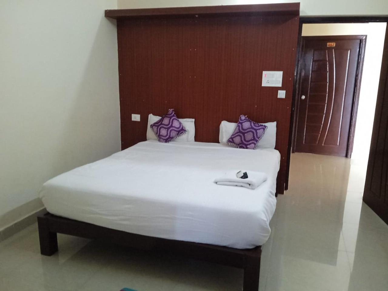 Grand Jp Inn Near 2 Km From Gundlupet Bus Stand Exterior photo