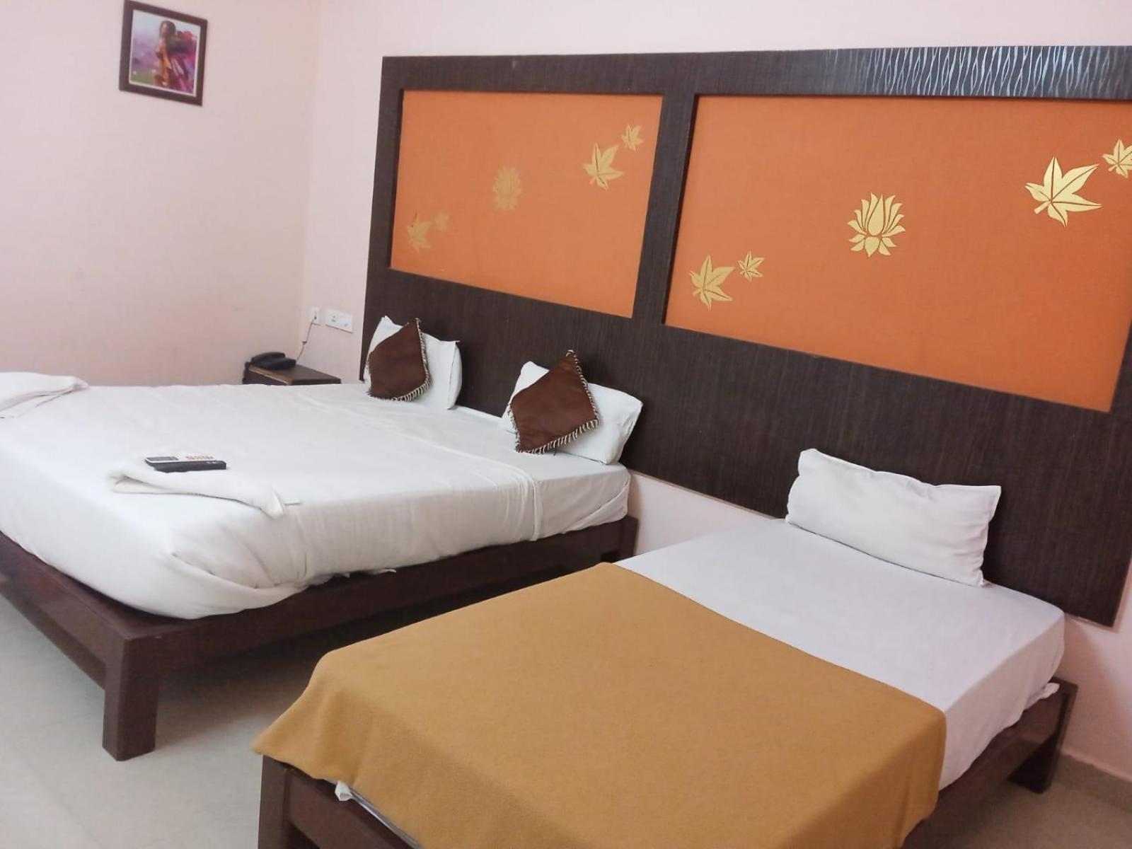 Grand Jp Inn Near 2 Km From Gundlupet Bus Stand Exterior photo