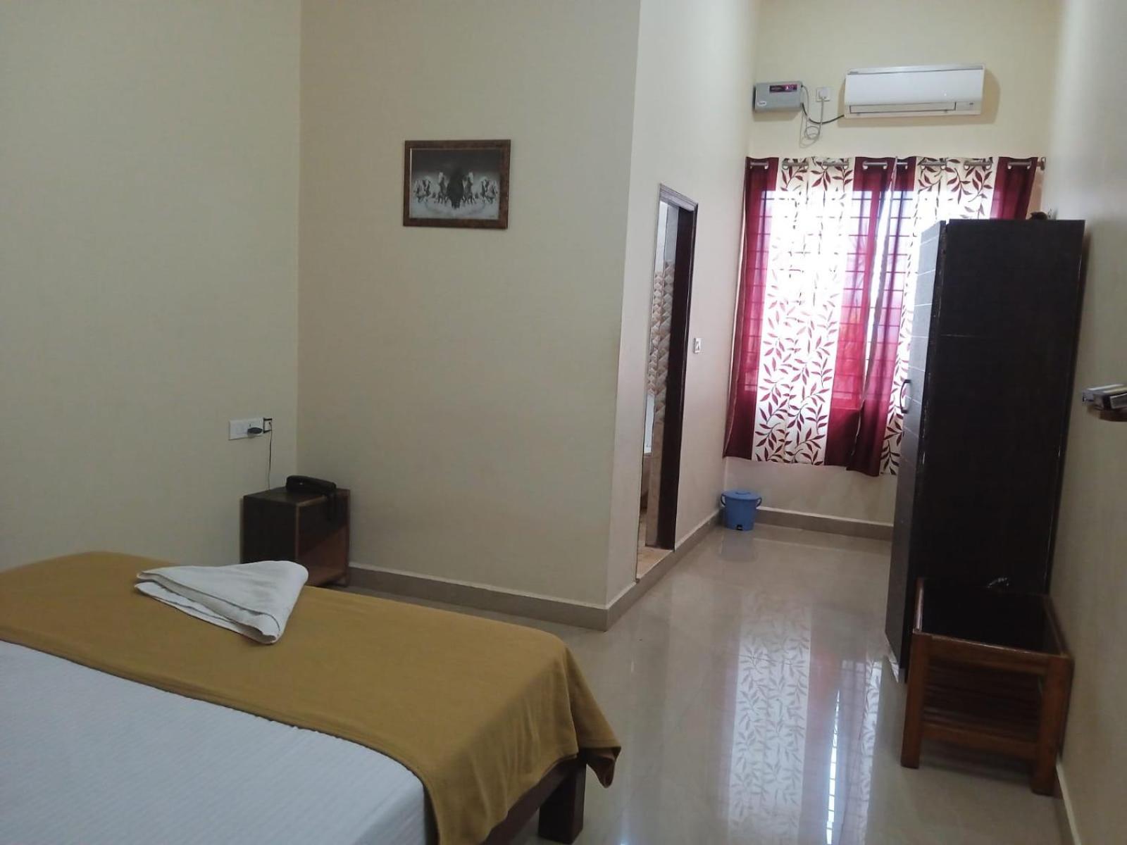 Grand Jp Inn Near 2 Km From Gundlupet Bus Stand Exterior photo